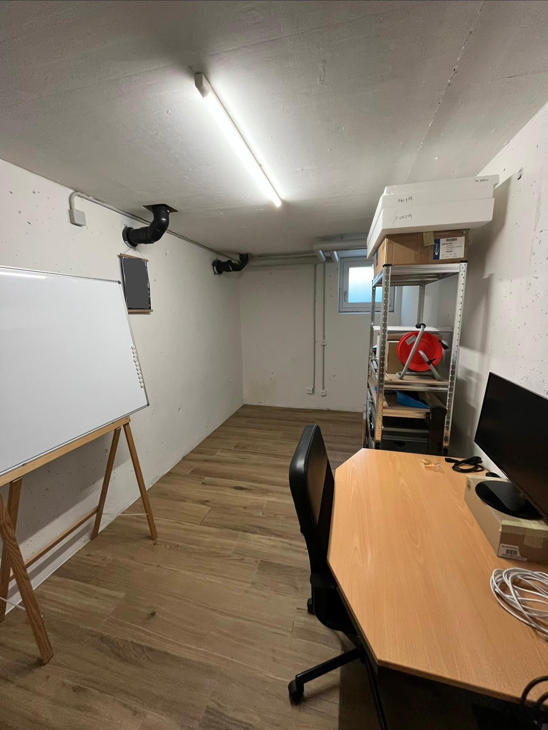 Commercial, photo 2 of 3