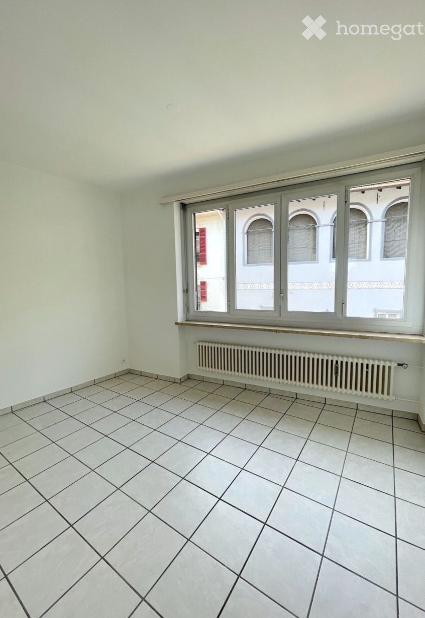 3 ½ room apartment

3.5 room apartment for rent with separate kitchen, two bedrooms and 1 bathroom with shower.

All-inclusive monthly rent 1100.- per month

Municipal parking spaces available near the property.

Interested parties call the number 079.401.47.42, photo 4 of 5