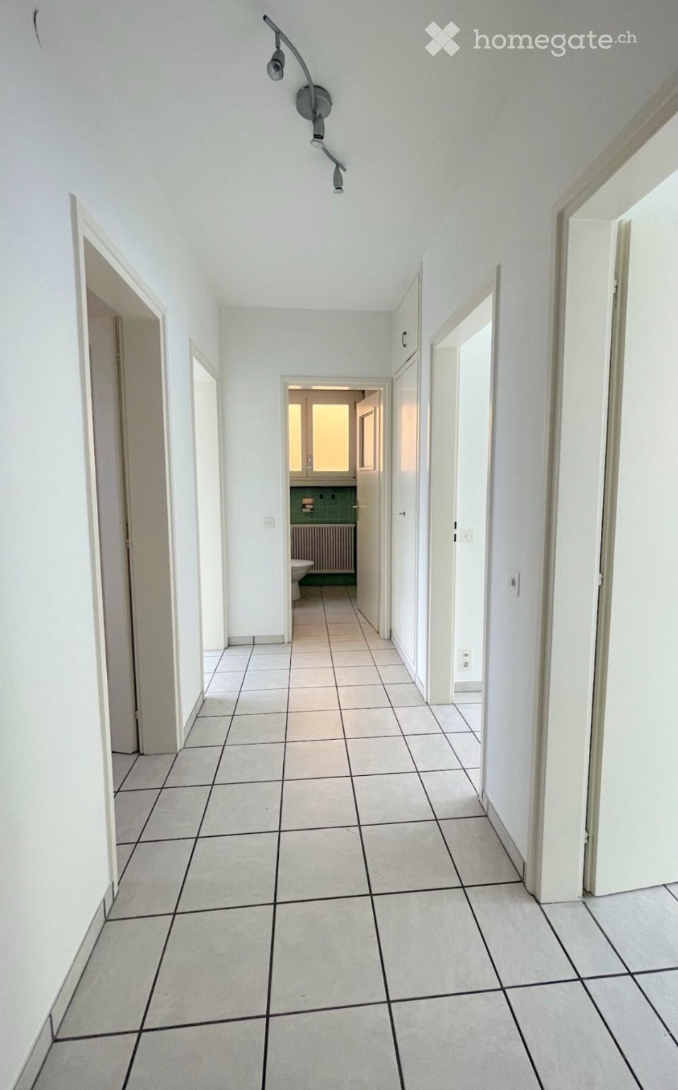 3 ½ room apartment

3.5 room apartment for rent with separate kitchen, two bedrooms and 1 bathroom with shower.

All-inclusive monthly rent 1100.- per month

Municipal parking spaces available near the property.

Interested parties call the number 079.401.47.42, photo 1 of 5