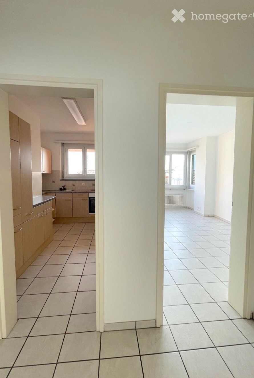 3 ½ room apartment

3.5 room apartment for rent with separate kitchen, two bedrooms and 1 bathroom with shower.

All-inclusive monthly rent 1100.- per month

Municipal parking spaces available near the property.

Interested parties call the number 079.401.47.42, photo 3 of 5