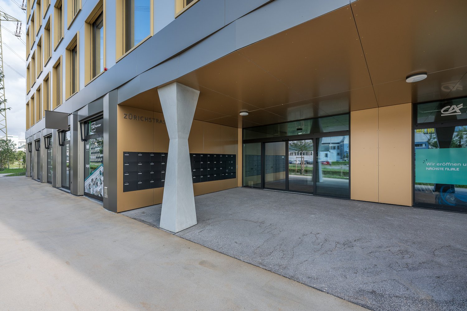 1760m² office