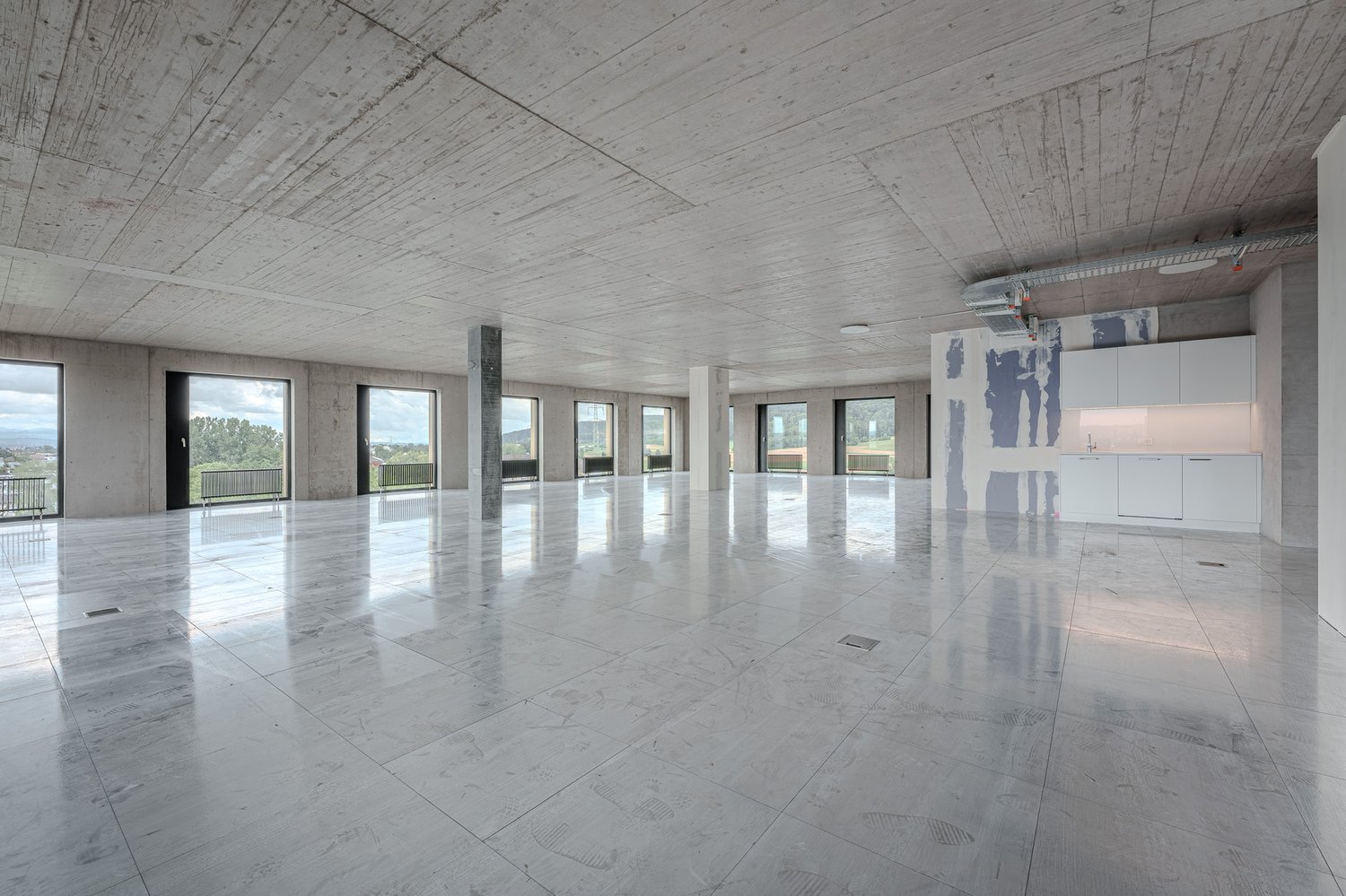 1760m² office
