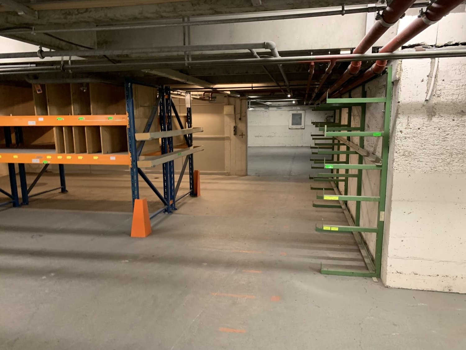 664m² storage room