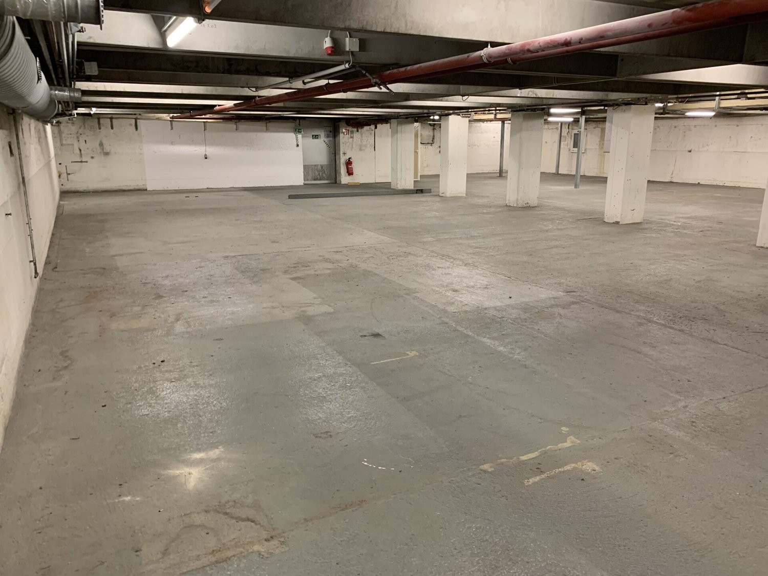 664m² storage room