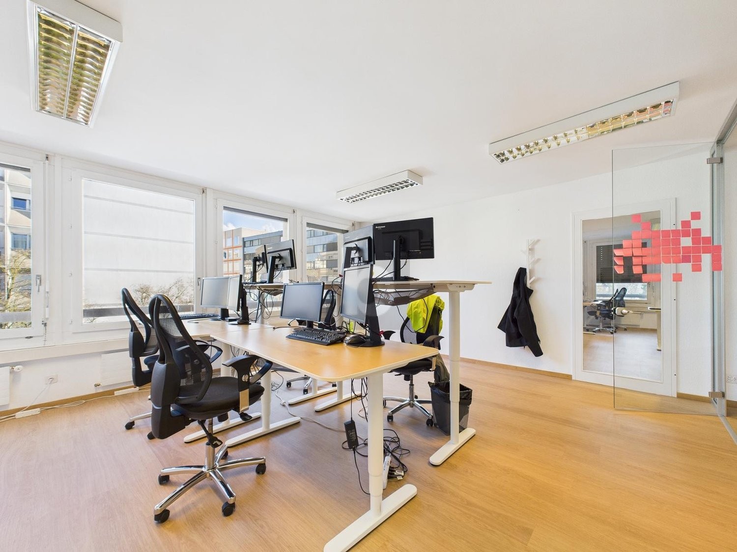 300m² office, photo 3 of 4