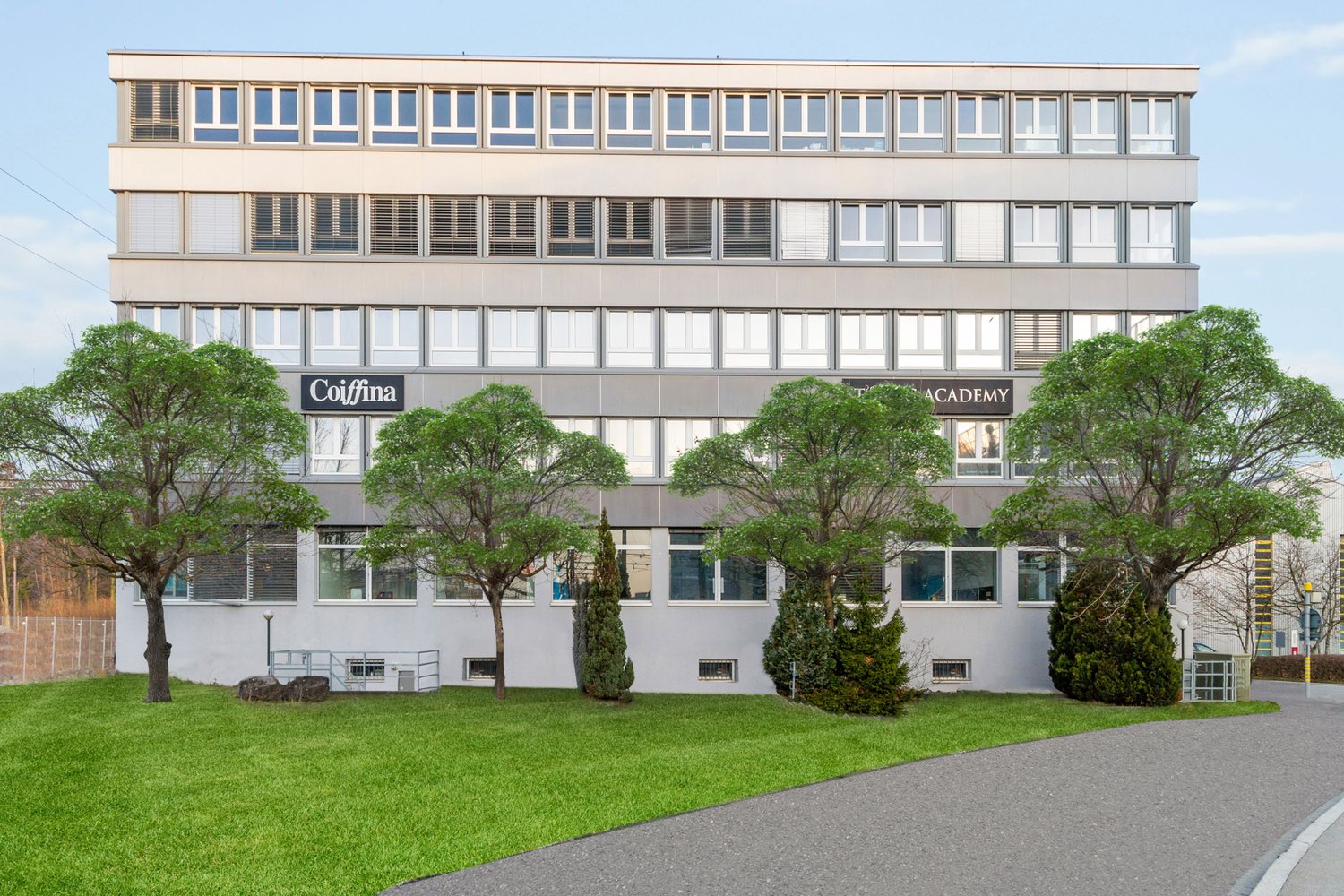 765m² office, photo 2 of 10