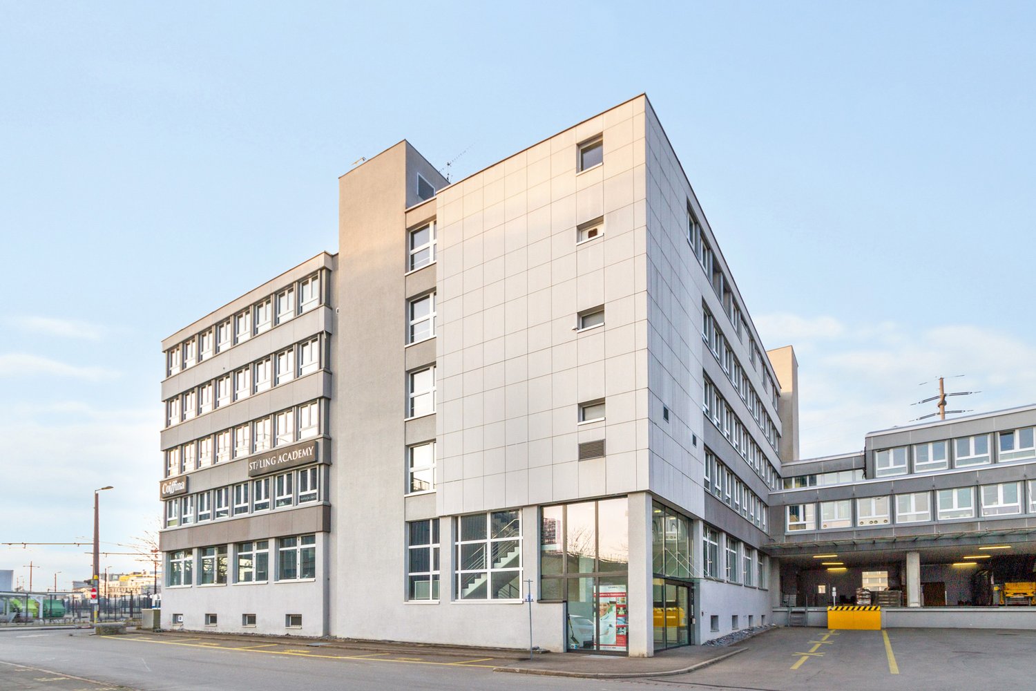 765m² office, photo 1 of 10