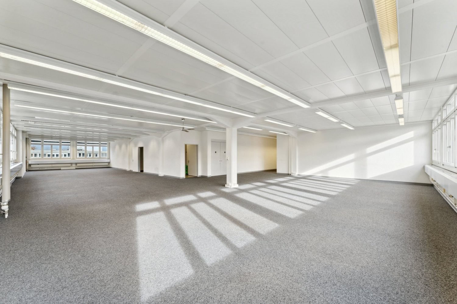 300m² office, photo 2 of 7