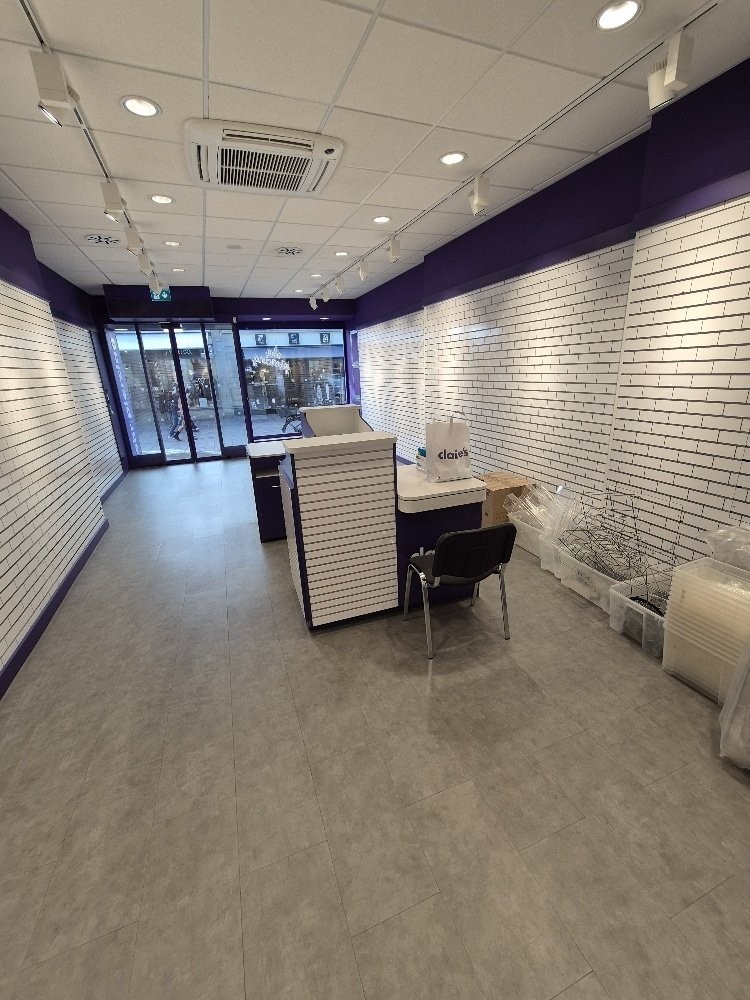 46m² shop