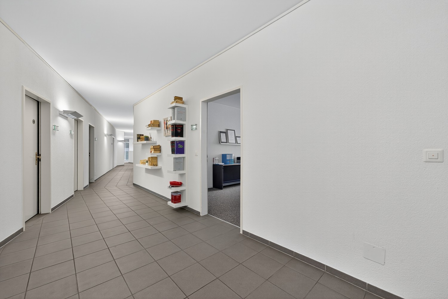 200m² office