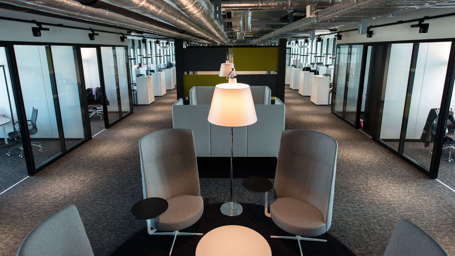 730m² di ufficio","description":"Lavorare nella migliore posizione nel cuore di Berna: al **10° piano del PostParc Bern, proprio accanto alla stazione di Berna** vi attende un'attrattiva superficie per uffici con una vista unica sui tetti della città federale.

Gli ambienti inondati di luce convinco