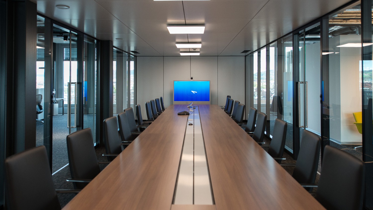 730m² di ufficio","description":"Lavorare nella migliore posizione nel cuore di Berna: al **10° piano del PostParc Bern, proprio accanto alla stazione di Berna** vi attende un'attrattiva superficie per uffici con una vista unica sui tetti della città federale.

Gli ambienti inondati di luce convinco