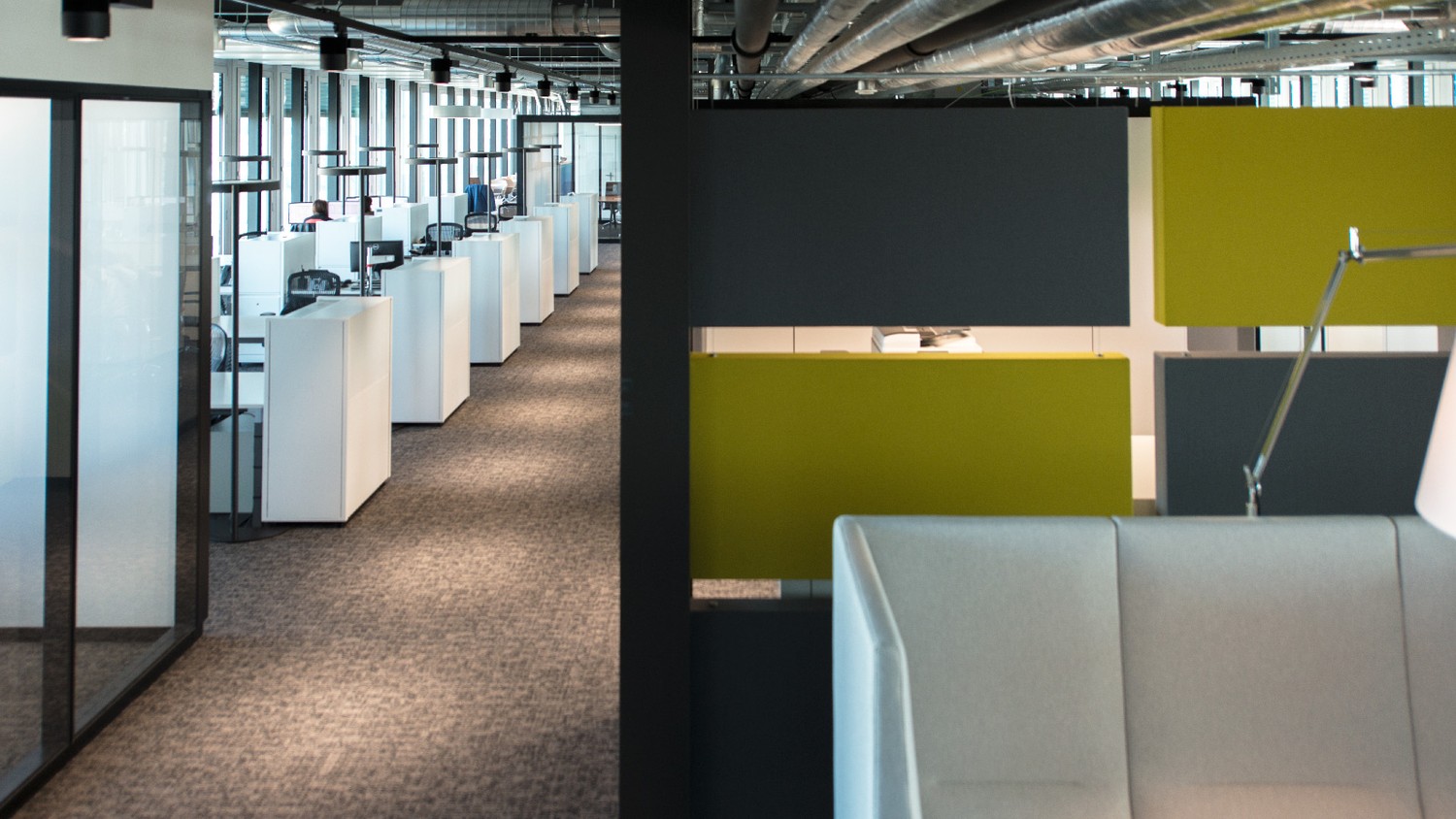 730m² di ufficio","description":"Lavorare nella migliore posizione nel cuore di Berna: al **10° piano del PostParc Bern, proprio accanto alla stazione di Berna** vi attende un'attrattiva superficie per uffici con una vista unica sui tetti della città federale.

Gli ambienti inondati di luce convinco