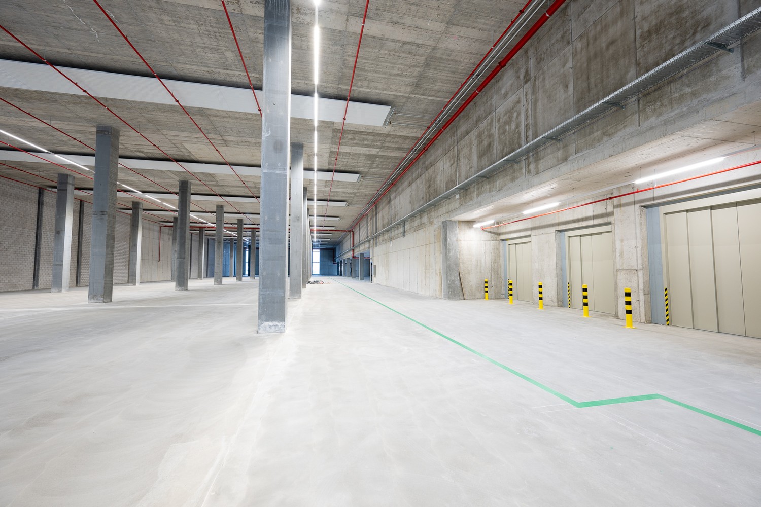 756m² storage room