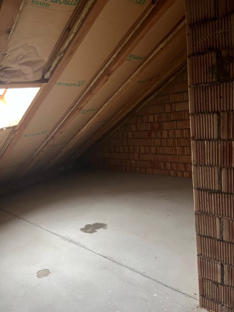 Attic compartment, Foto 2 von 3
