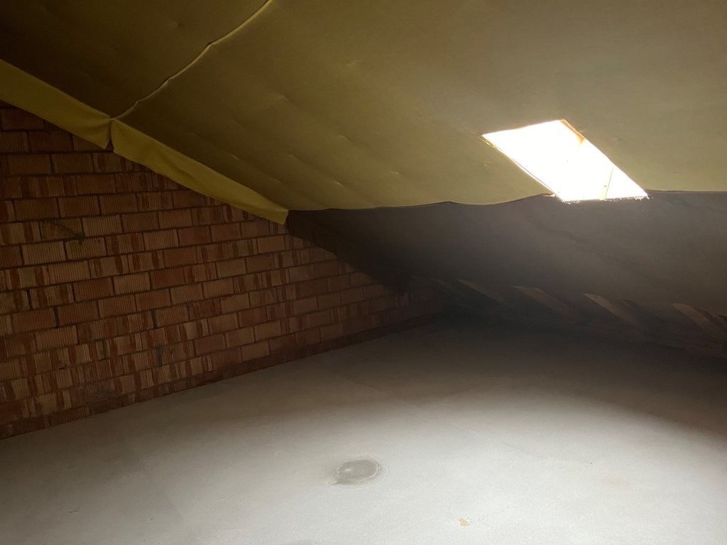 Attic compartment, Foto 3 von 3