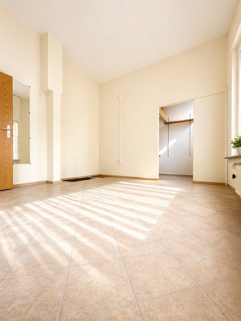 Commercial, photo 5 of 6