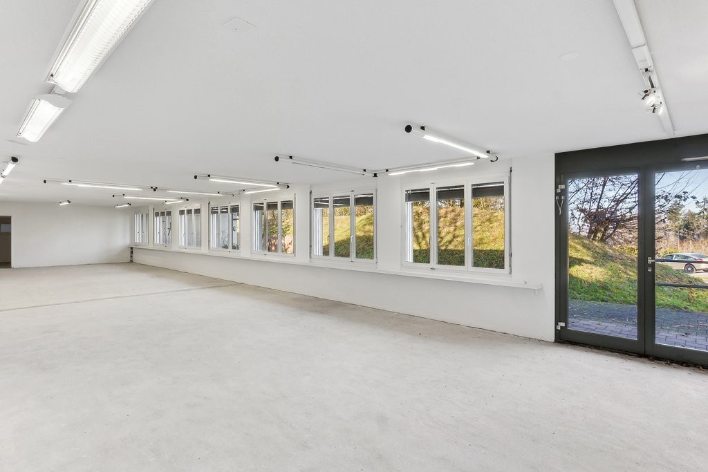 175m² office