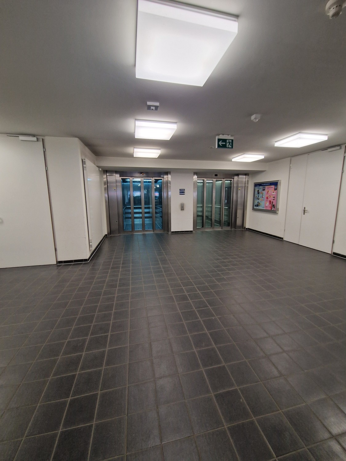 2486m² commercial, photo 9 of 10