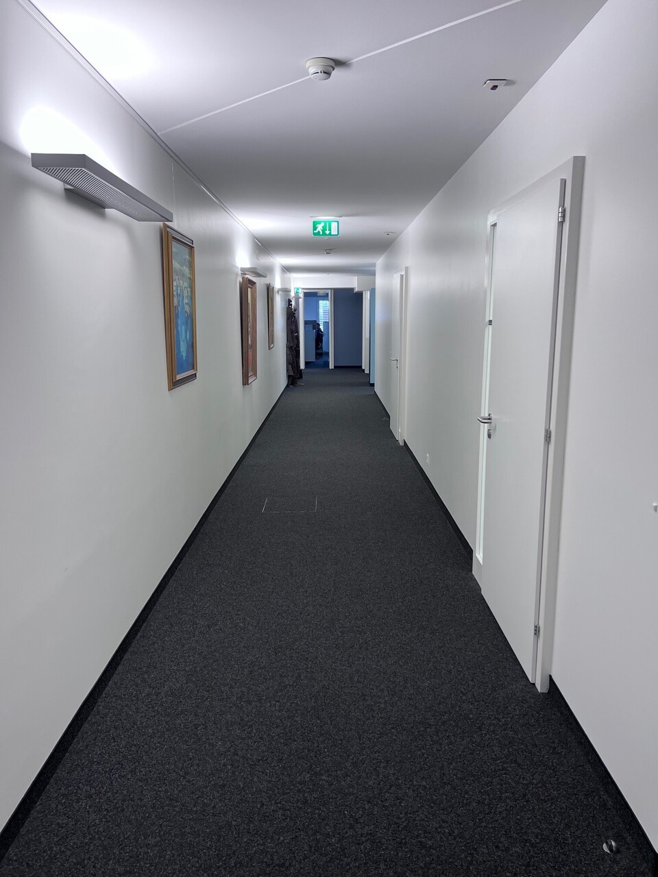 1410m² office