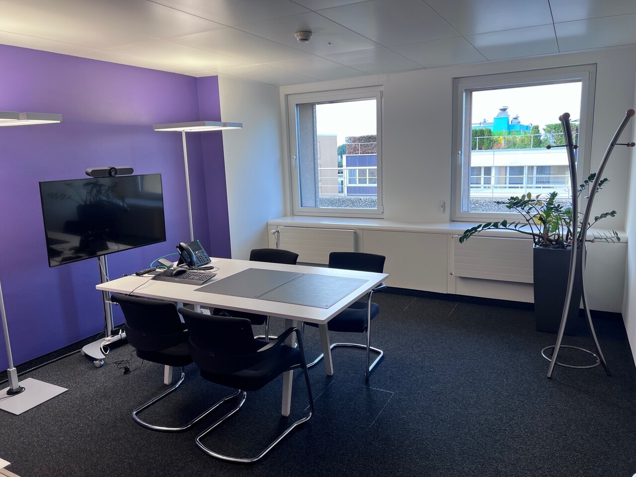 1410m² office