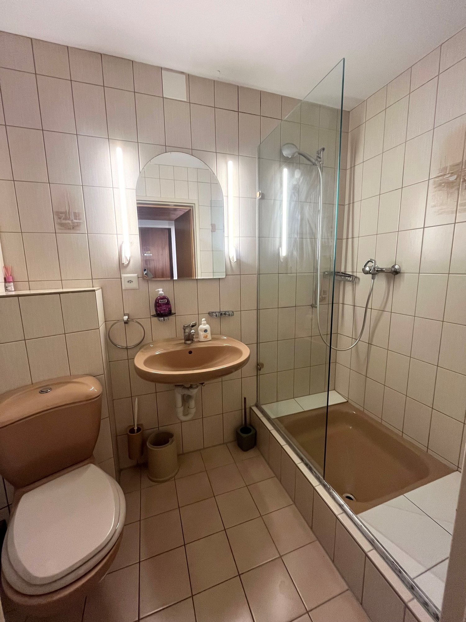 2 rooms furnished flat