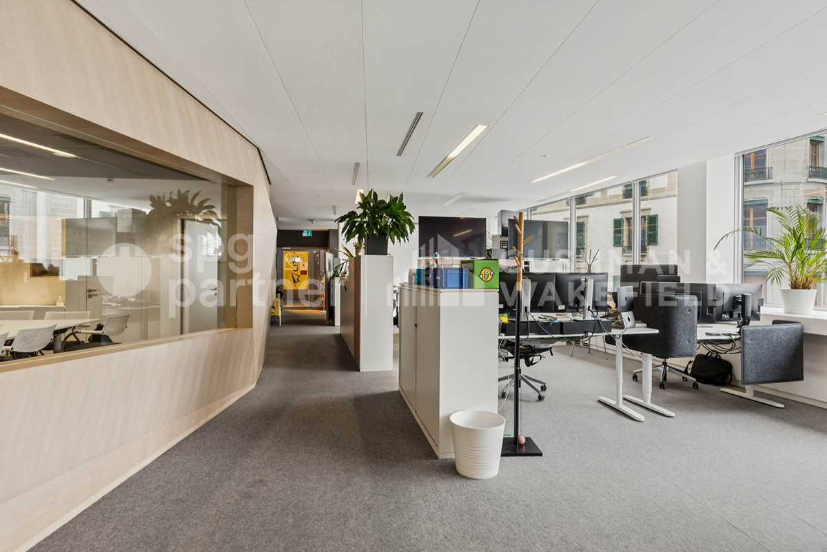 650m² office