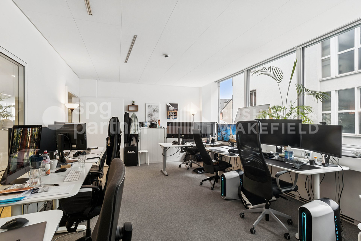 650m² office