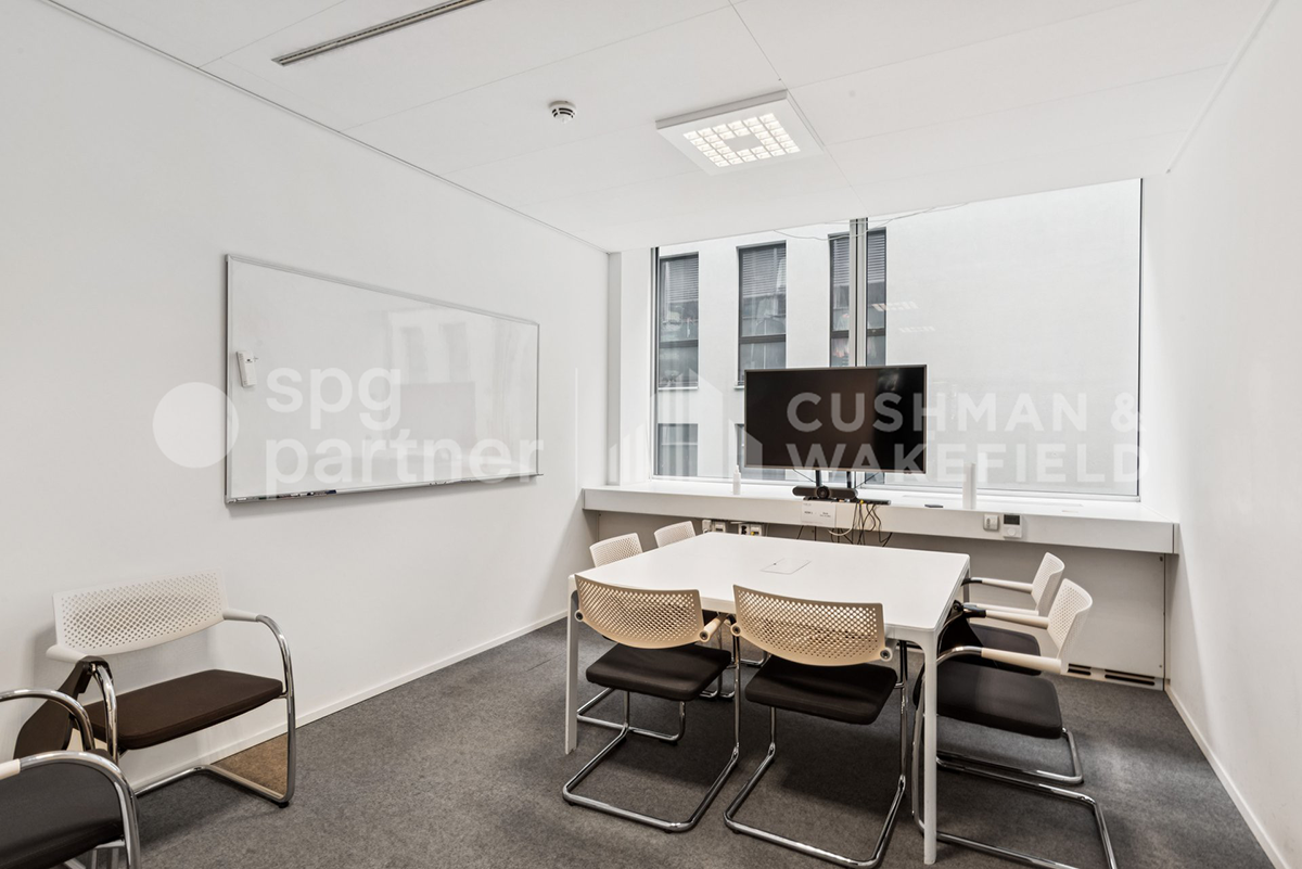 650m² office