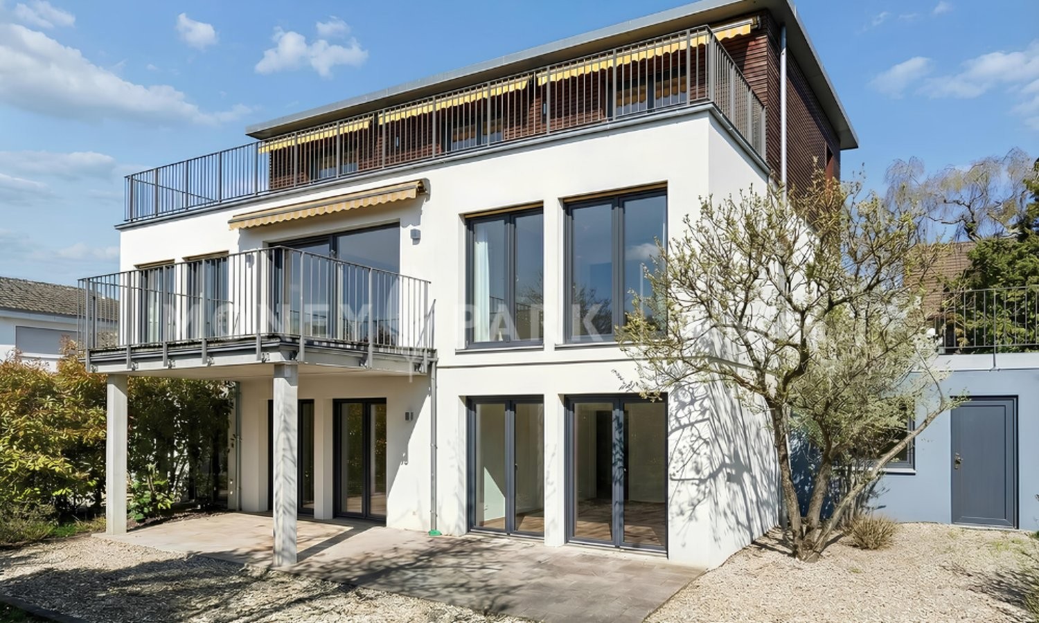 9 ½ pièces maison multifamiliale
