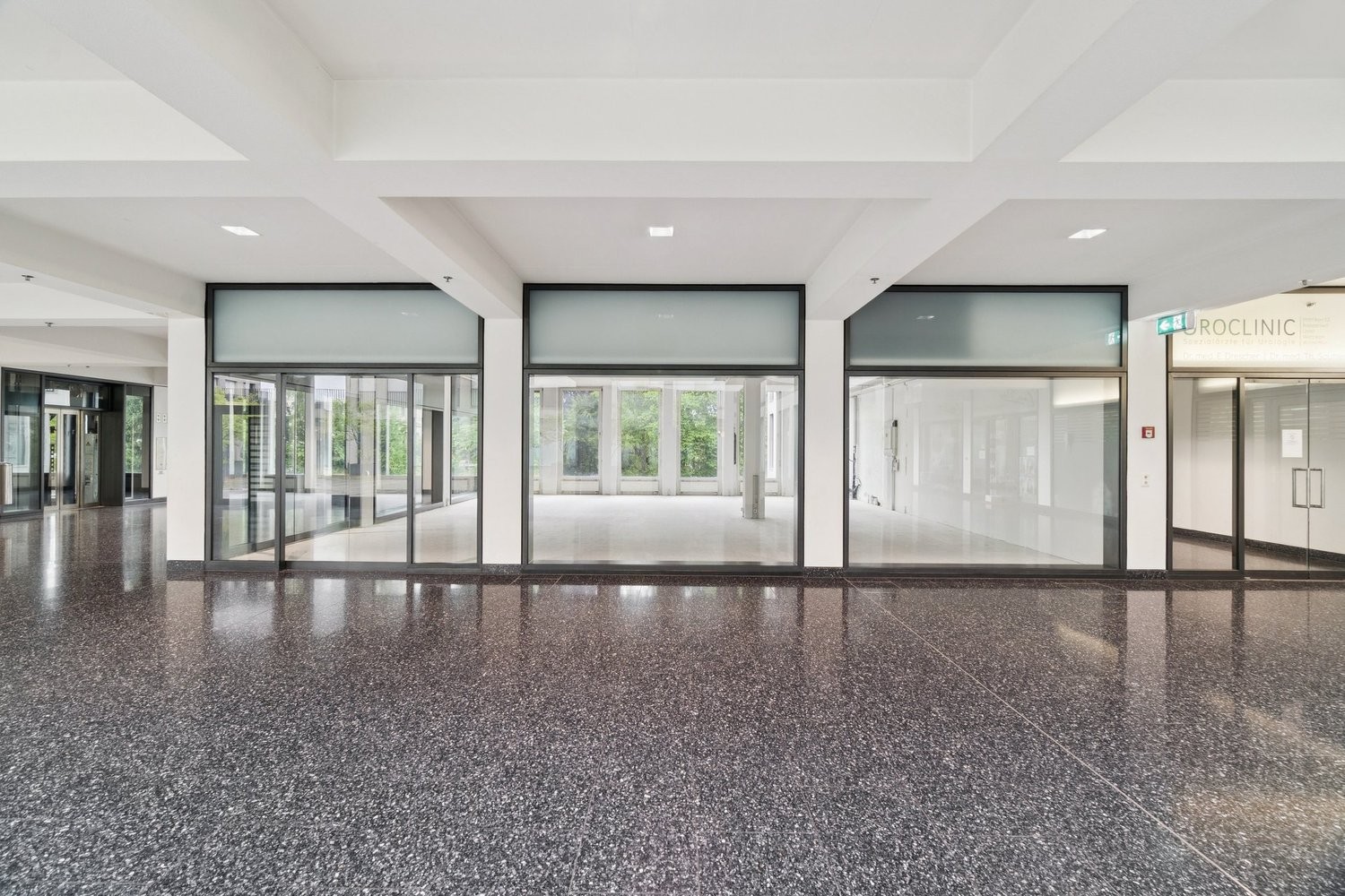 negozio di 107m², foto 7 di 10