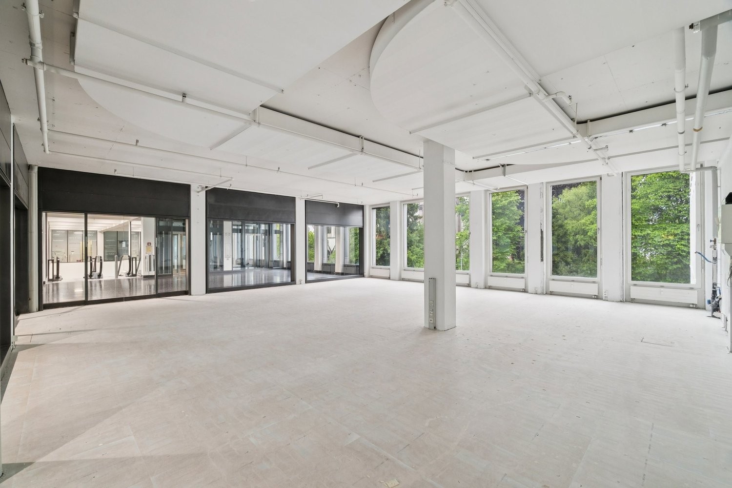 negozio di 107m², foto 3 di 10