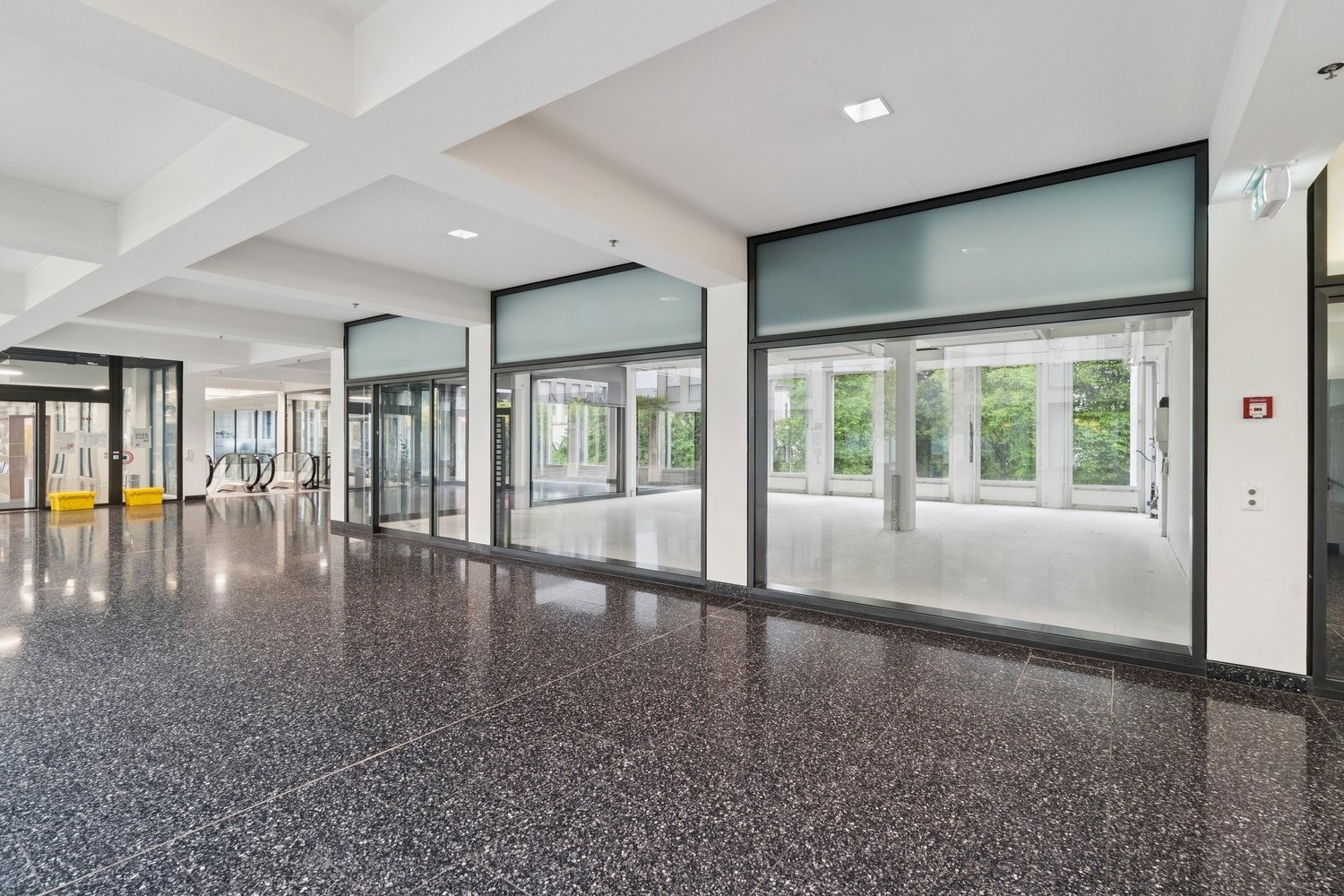 negozio di 107m², foto 5 di 10