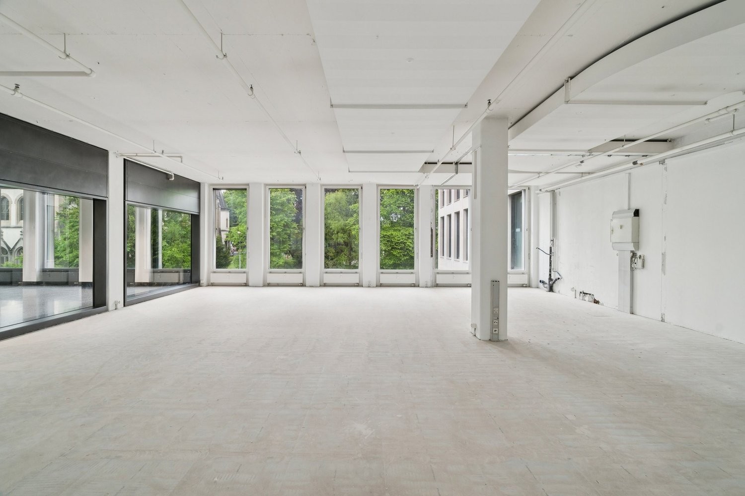 negozio di 107m², foto 6 di 10