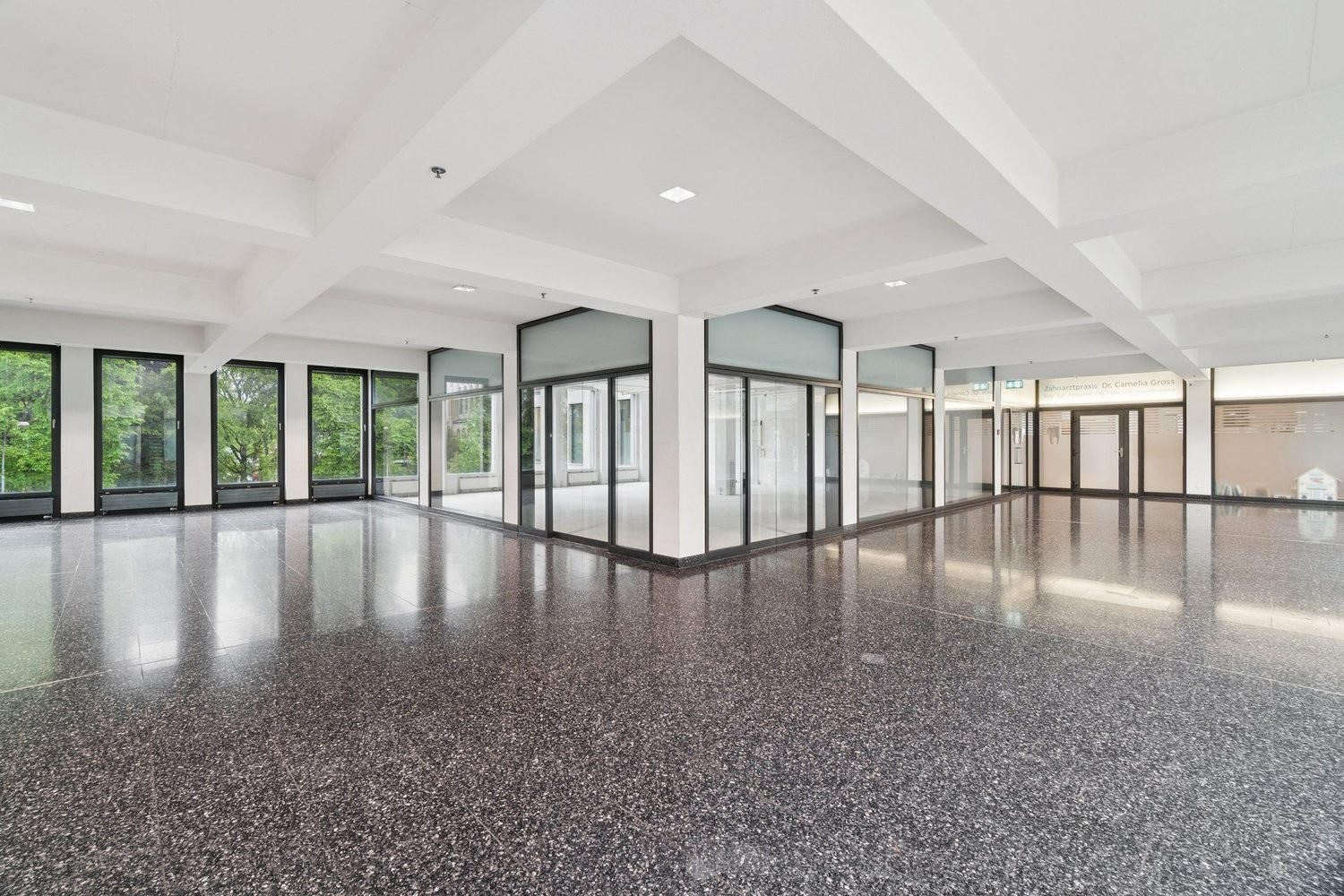negozio di 107m², foto 8 di 10
