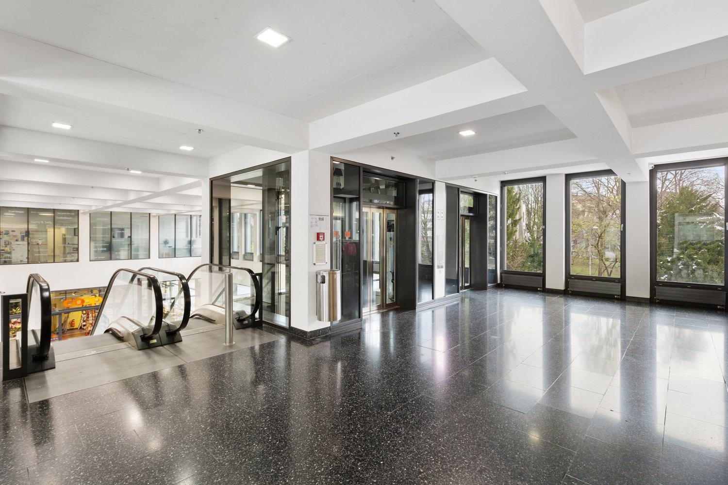 negozio di 107m², foto 4 di 10