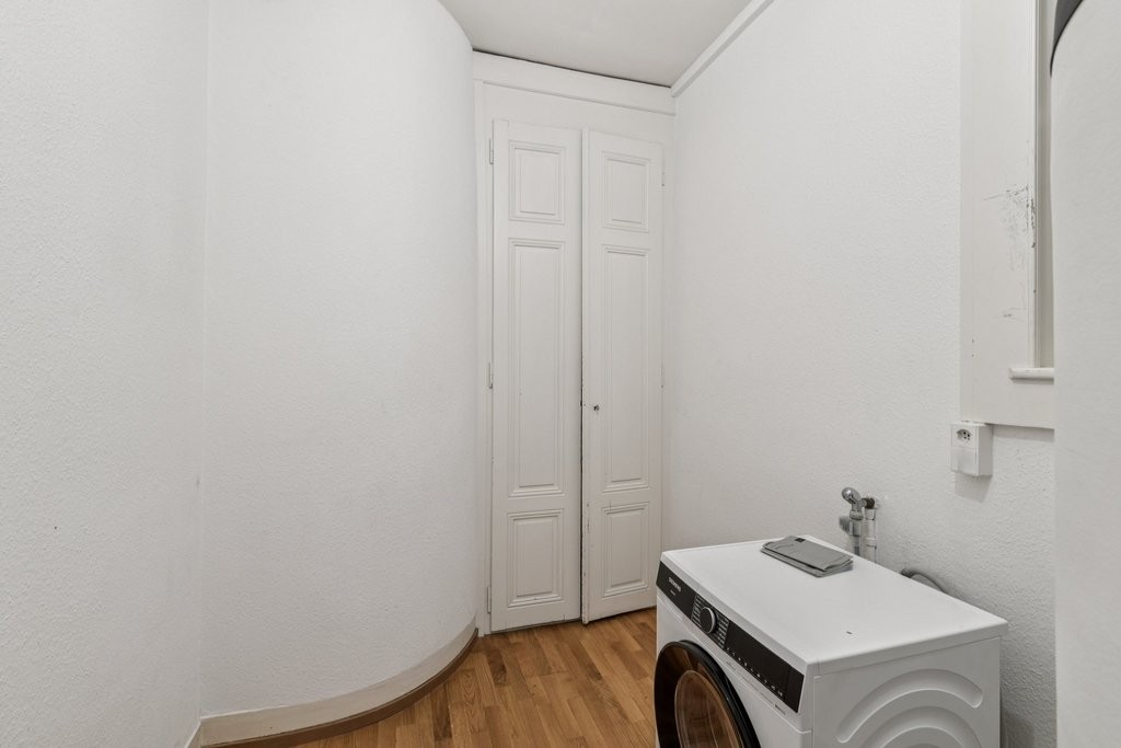 8 rooms apartment