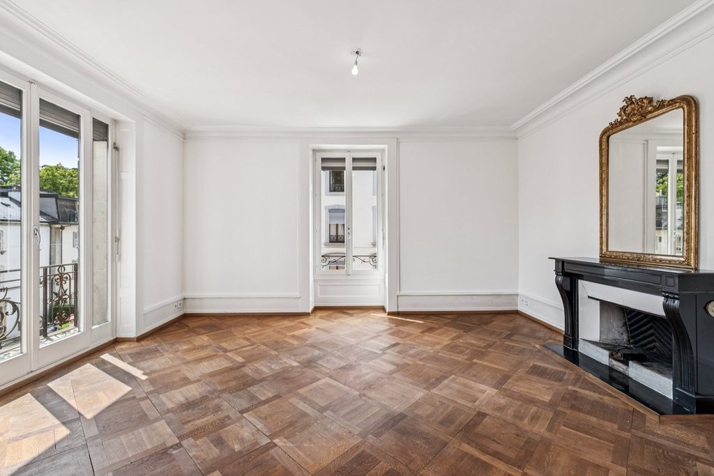 8 rooms apartment