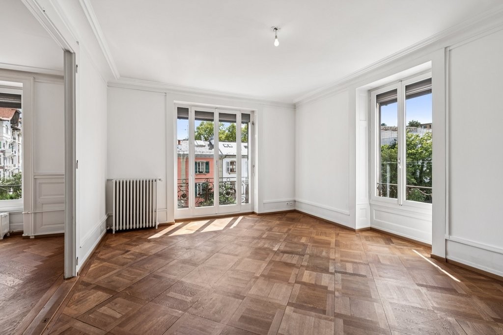 8 rooms apartment