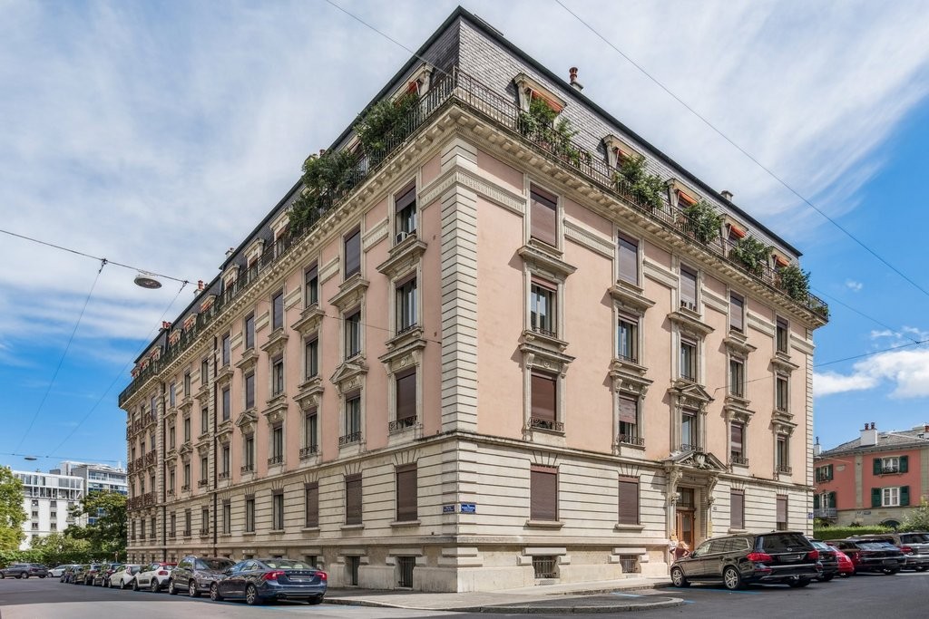 8 rooms apartment