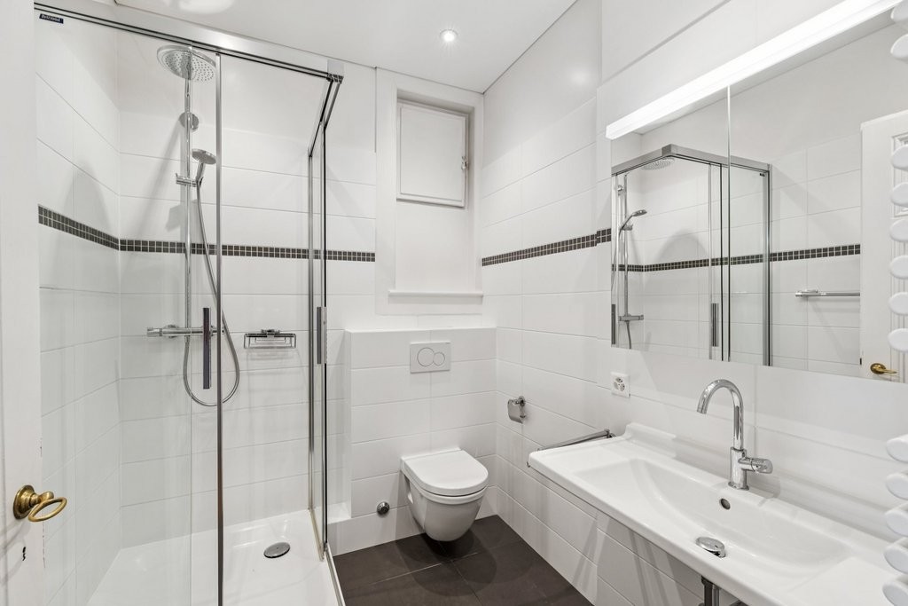 8 rooms apartment