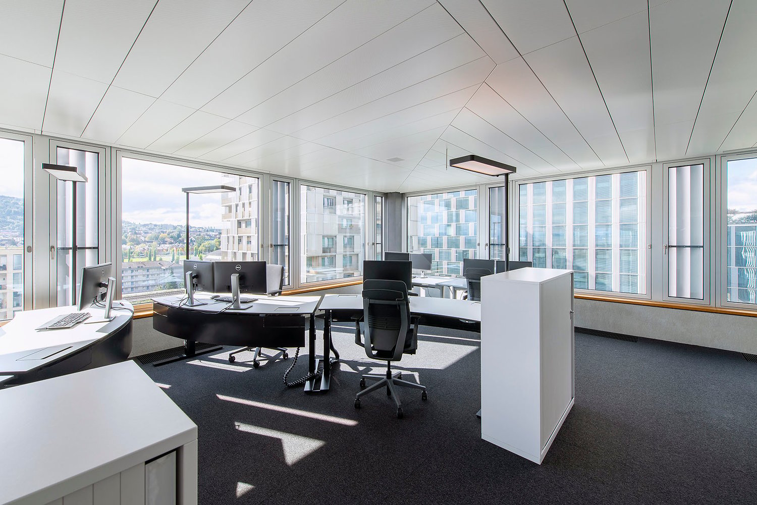 700m² office, photo 3 of 5