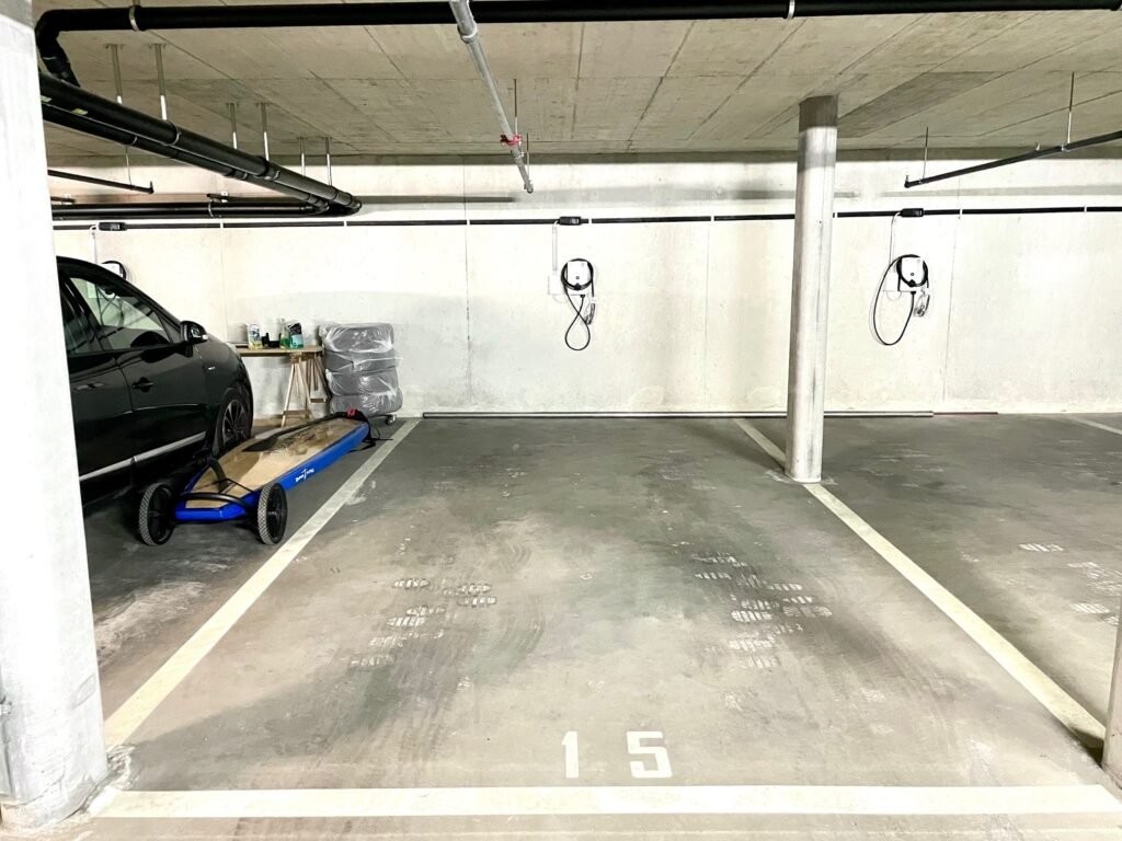 Open slot, photo 2 of 3