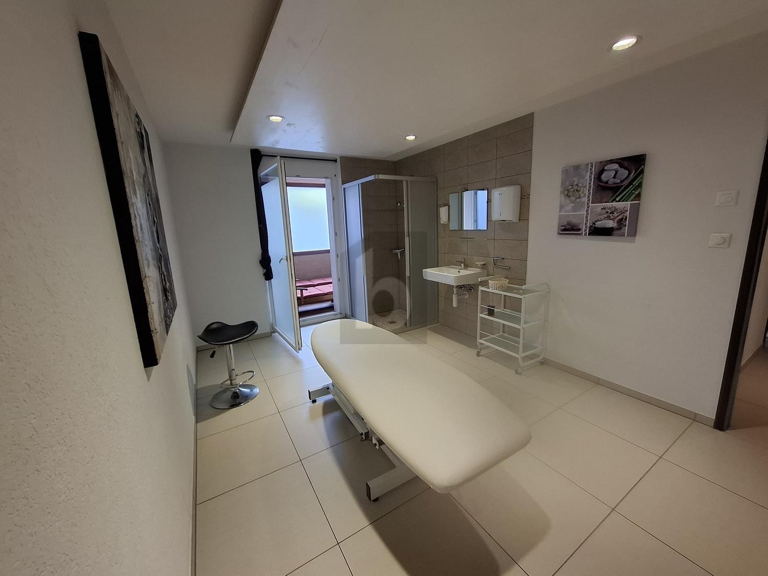 6 rooms apartment, photo 1 of 4