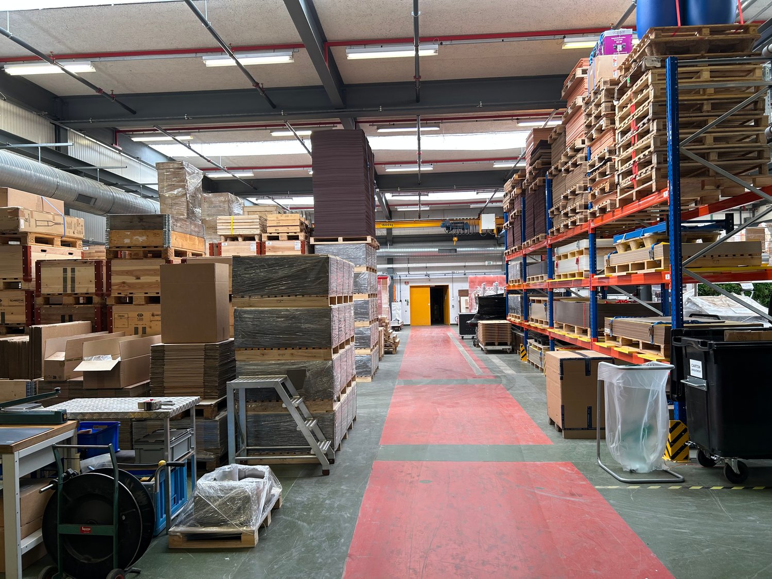 866m² industrial object, photo 1 of 6