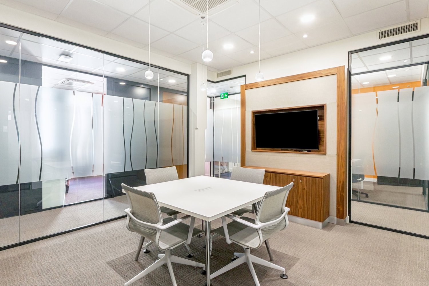 225m² office