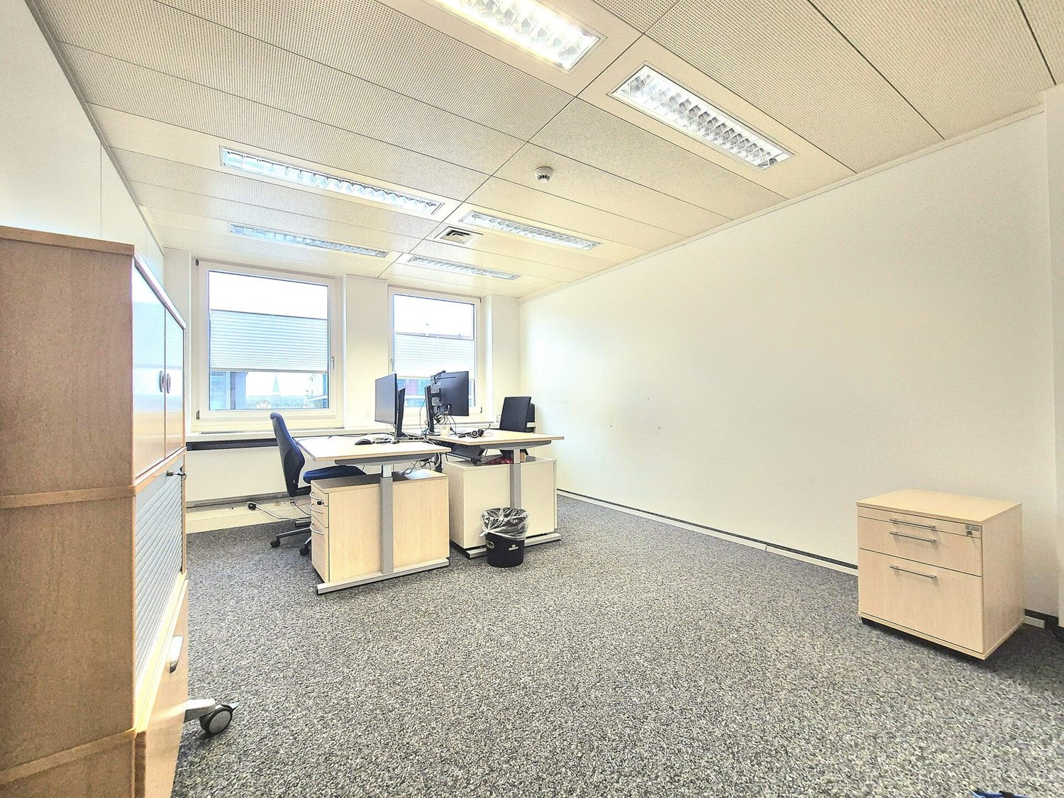 211m² office