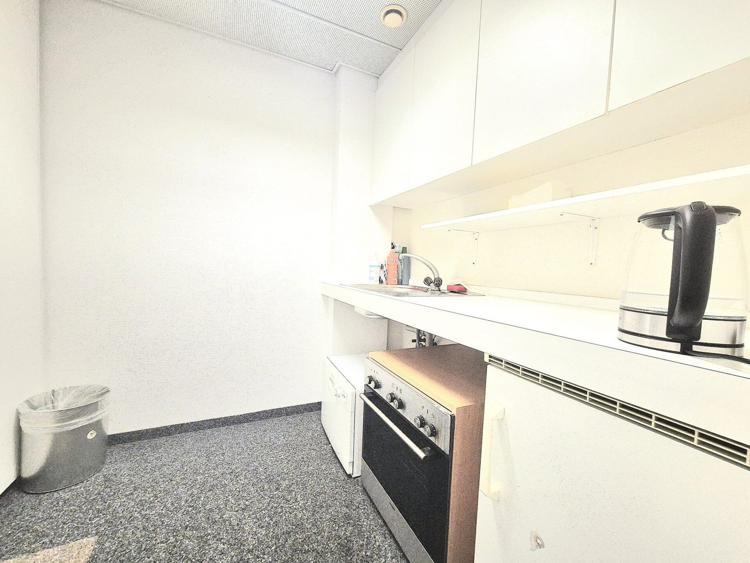 211m² office