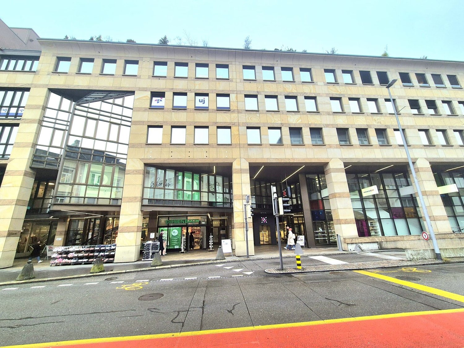 211m² office