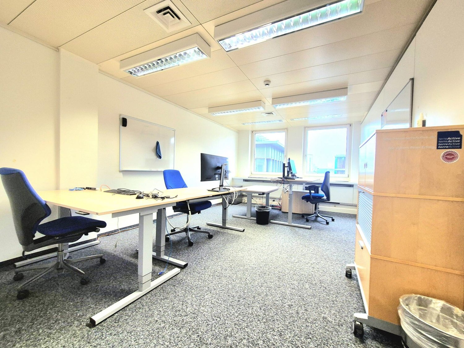 211m² office
